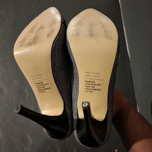 Bakers Cameron Black/White Heels 90B (left shoe need heel cover replaced) - Picture 10 of 11